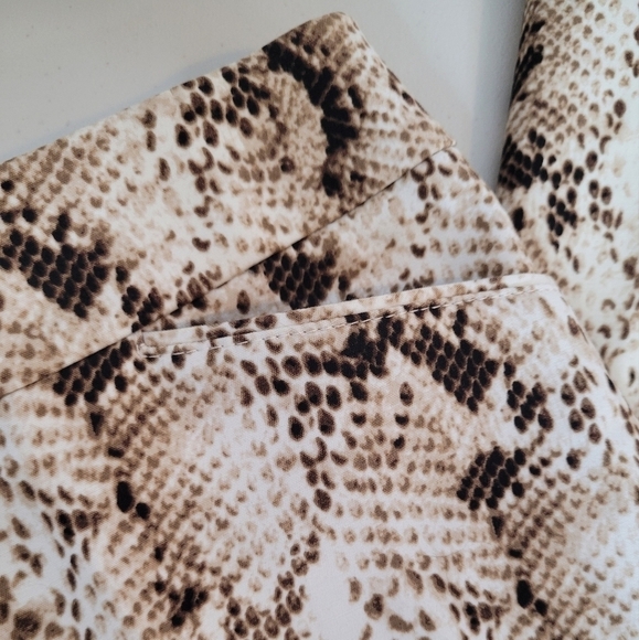 White House Black Market Slim Ankle City Pants Python Print  - Size 2 - Picture 7 of 13